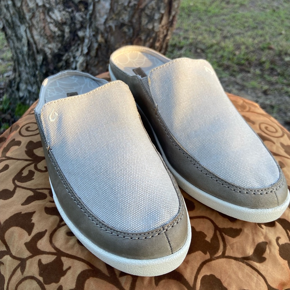 Olukia Women’s Huaka’i Beige Canvas and Taupe Leather,  Slip-On, Size 10, EUC